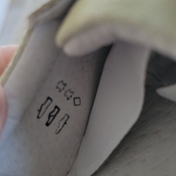 Nib Pipit Suede Shoes - Picture 10 of 11